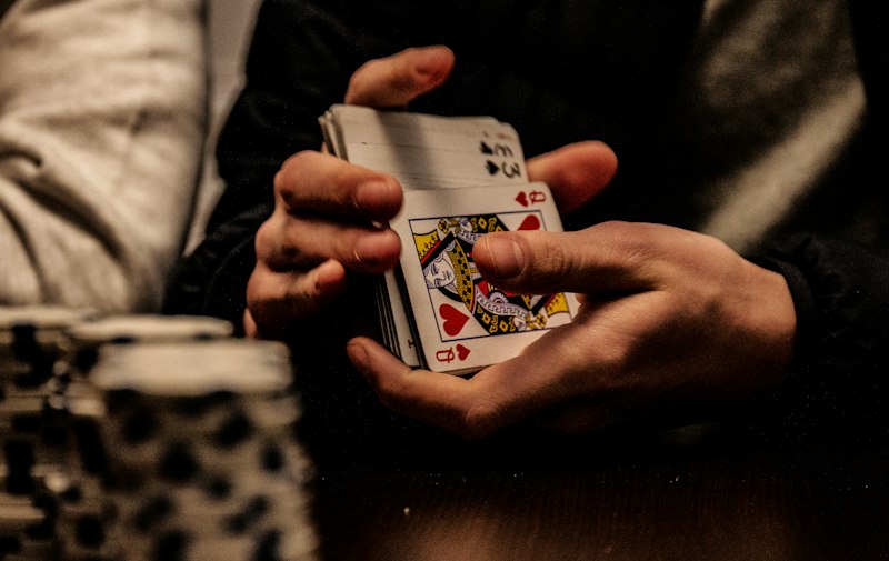 Cách chơi poker cơ bản: nắm rõ từng vòng cược trong 10 phút